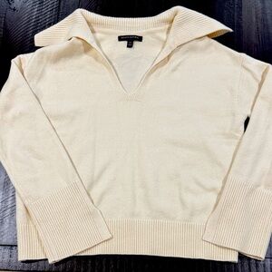 Banana Republic V-Neck Cream Sweater with foldable collar